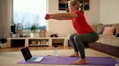 Squat benchmark po 50. roce: Tento počet dřepů ukáže, jak jste silní