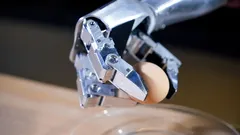 Od znepokojivých tváří androidů až po podzemní drony: Nejpodivnější roboti roku 2025